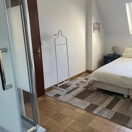 Private Apartment *