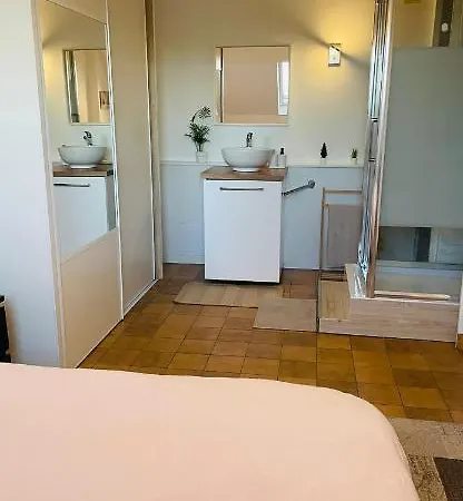 Private Apartment *