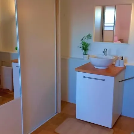 Private Apartment *